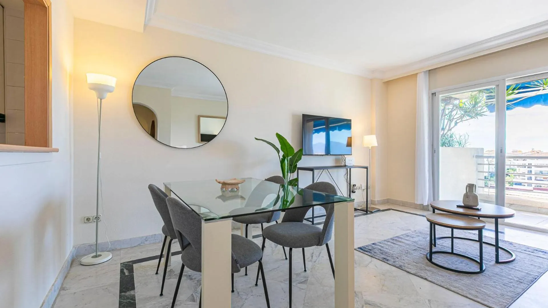 Puerto Banus, Marina Banus, 2Br, 2Bth, Seaviews And Parking Lägenhet Marbella Spanien