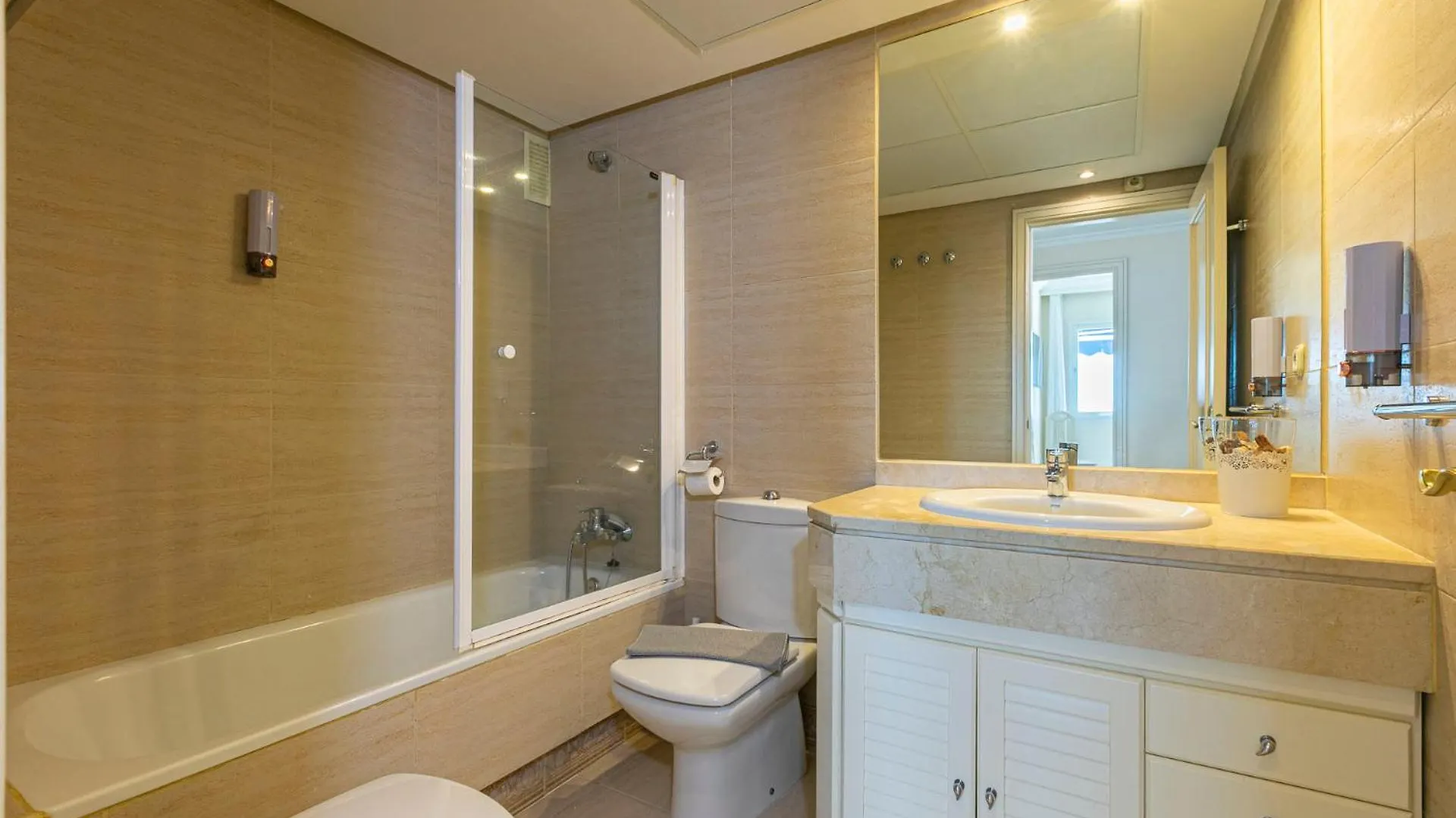 Puerto Banus, Marina Banus, 2Br, 2Bth, Seaviews And Parking Lägenhet Marbella Spanien