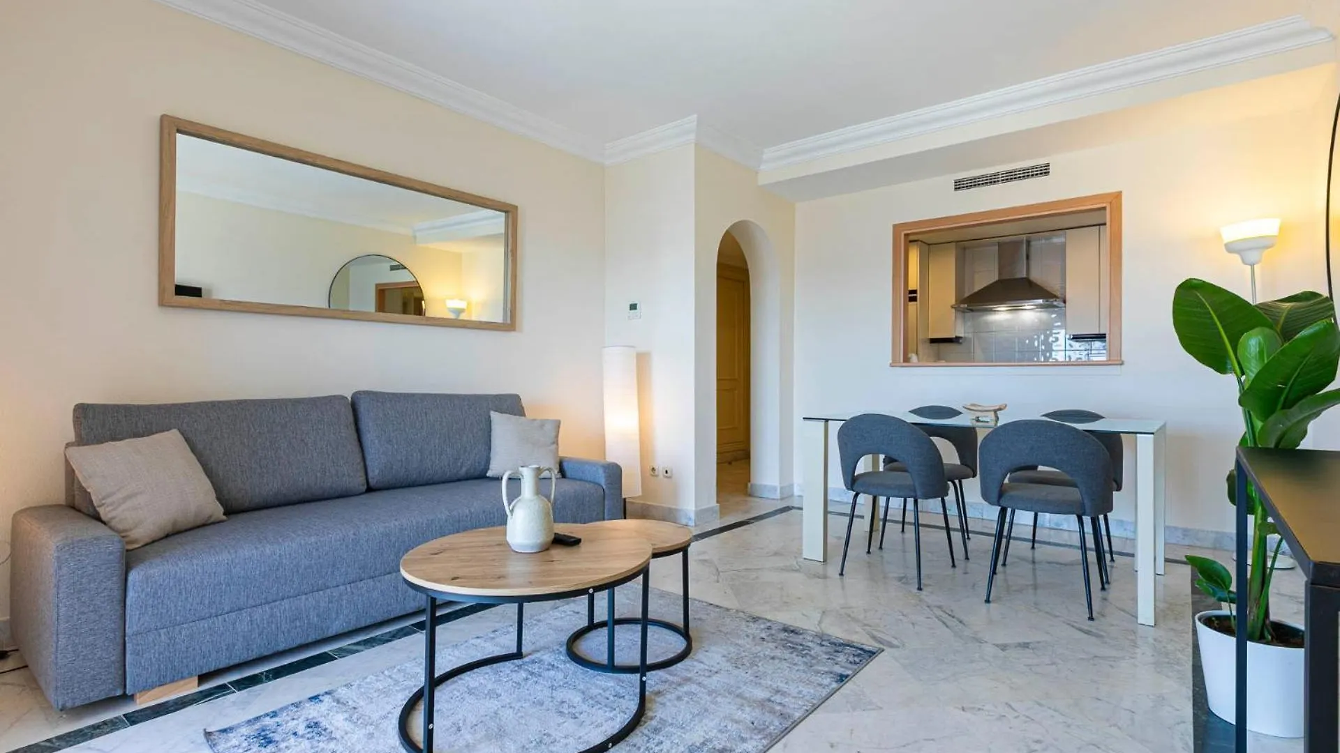 Puerto Banus, Marina Banus, 2Br, 2Bth, Seaviews And Parking Lägenhet Marbella 0*,